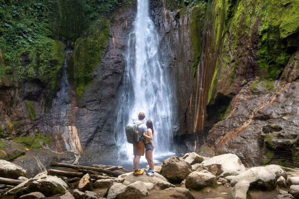 Sitios  Románticos para pasear en pareja - Catarata del Toro 